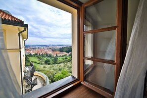 Grand kamer, 1 kingsize bed | Kameruitzicht