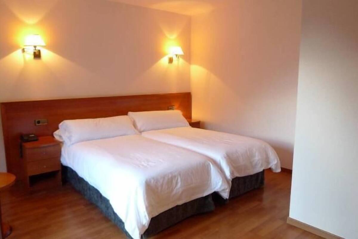 Minibar, caja de seguridad en la habitación, escritorio y wifi gratis