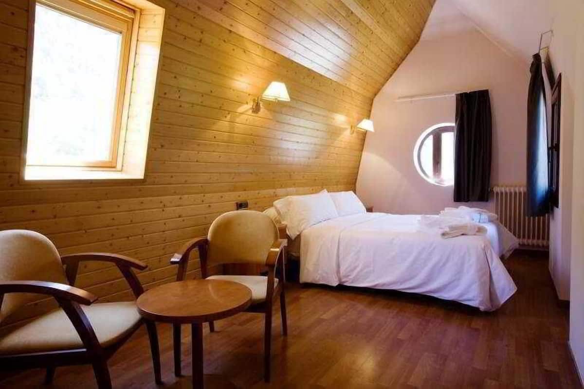 Minibar, caja de seguridad en la habitación, escritorio y wifi gratis