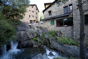 Exterior - Niunit (El Serrat)