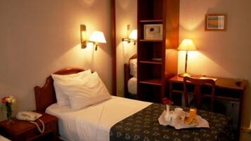 Ropa de cama de alta calidad, cubrecamas y minibar