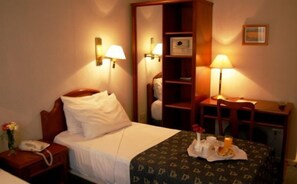 Hochwertige Bettwaren, Daunenbettdecken, Minibar, Zimmersafe