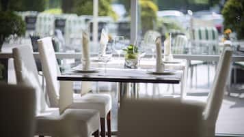 3 restauranter, lunsj og middag serveres, polske retter