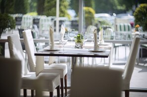 3 restauranter, lunsj og middag serveres, polske retter