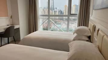 Deluxe Twin Room | Minibar, in-room safe, desk, laptop workspace