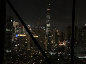 Minibar, in-room safe, desk, laptop workspace - Magnificent International Hotel (Shanghai)