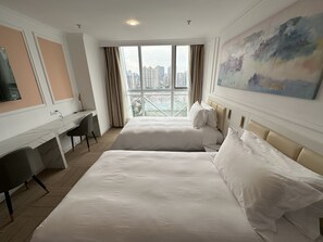 Camera Deluxe con 2 letti singoli | Minibar, una cassaforte in camera, una scrivania, postazione laptop