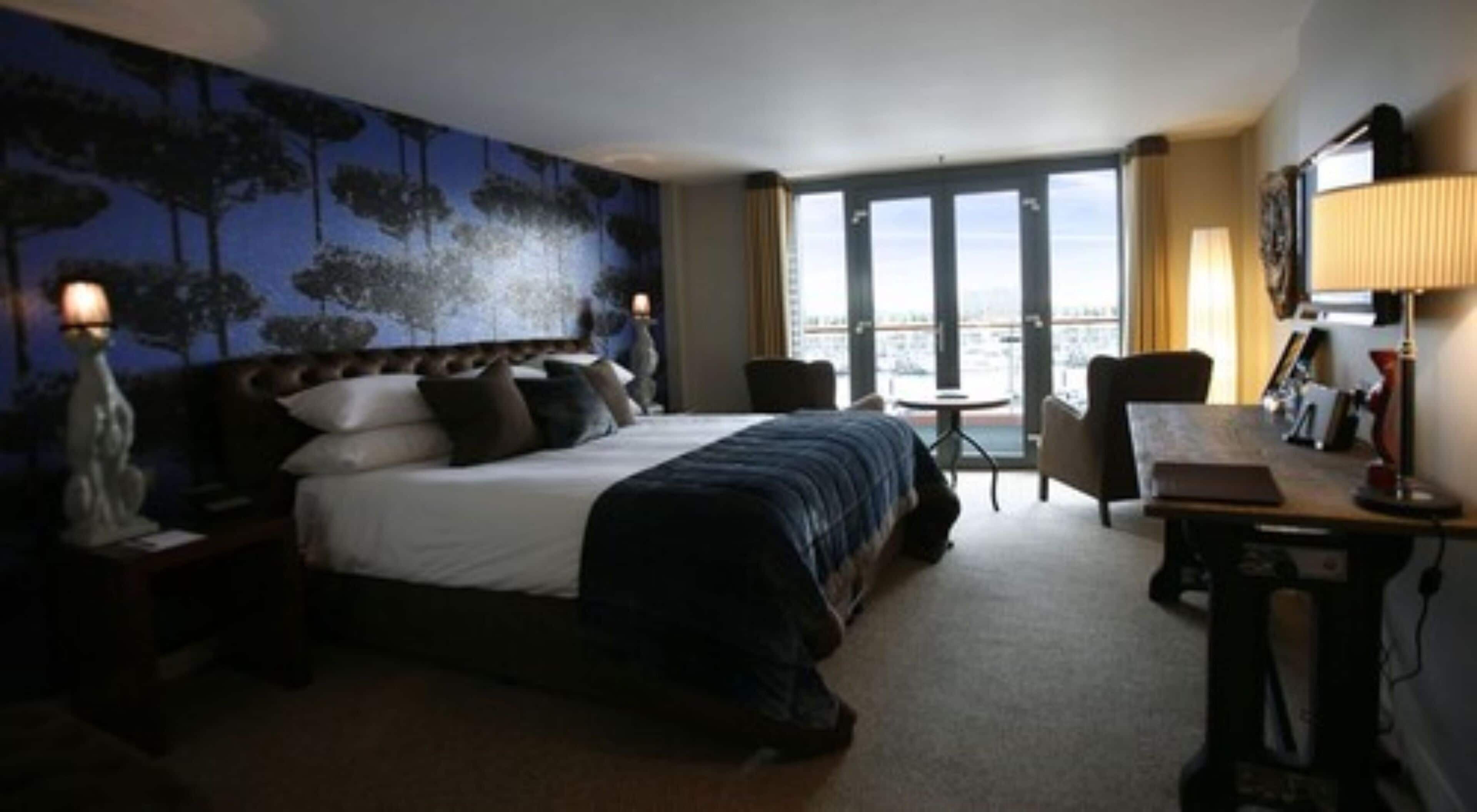 luxury double room, 1 king bed, marina view | desk, cots/infant beds, free wifi, bed sheets