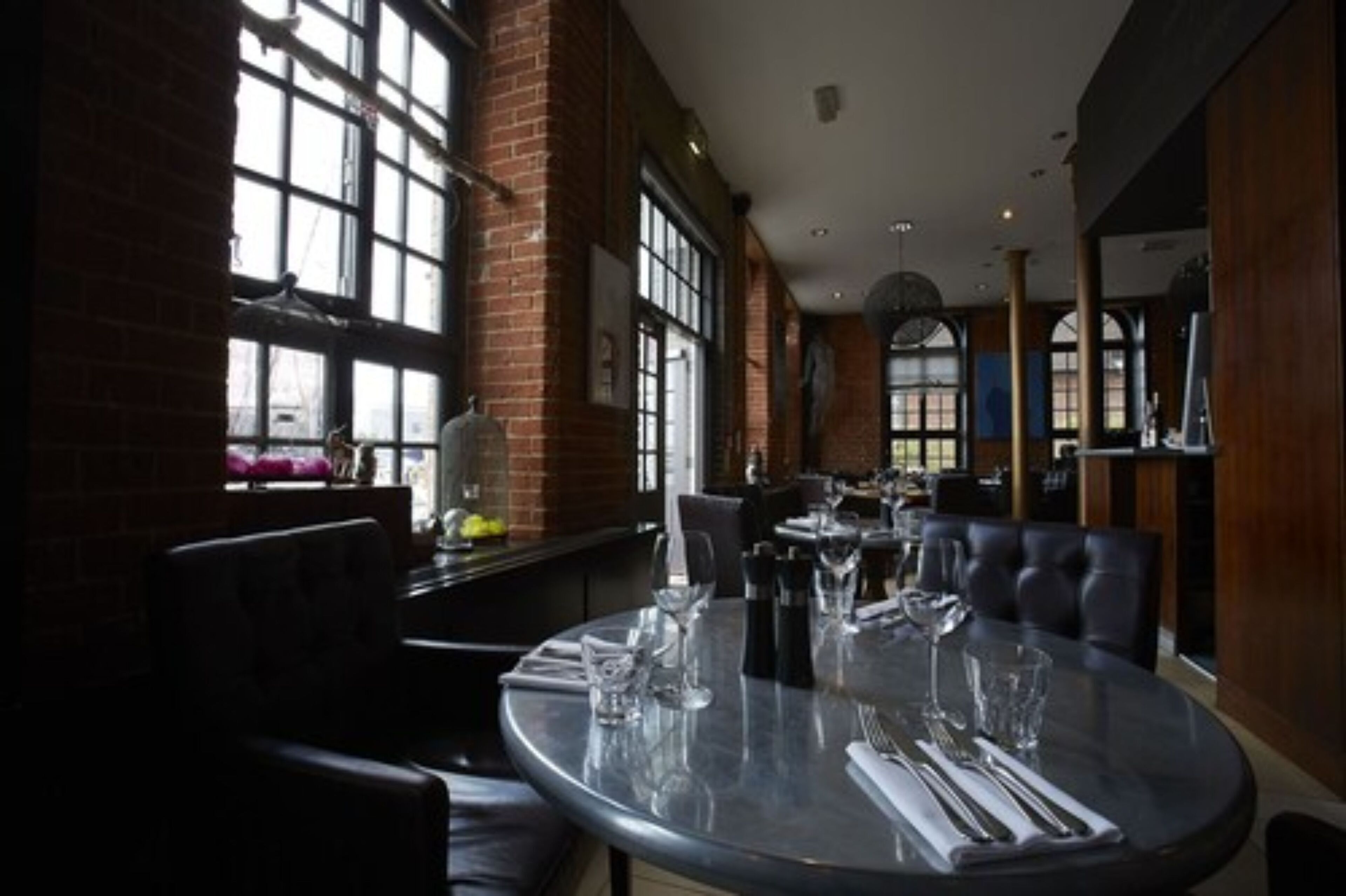 breakfast, lunch, dinner served; british cuisine