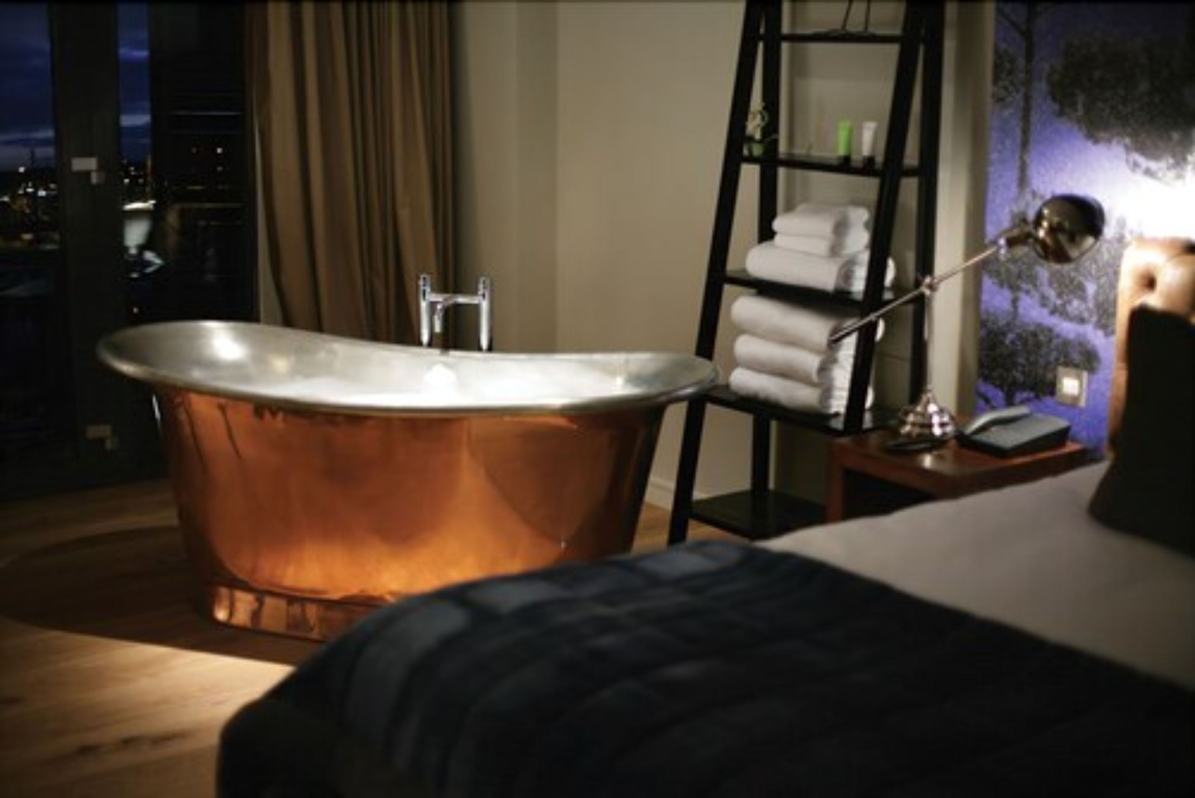 luxury double room, marina view (copper bath) | deep-soaking bathtub