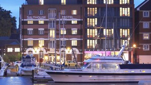 A hotel with multiple floors, large windows, and a dock with boats. - Salthouse Harbour Hotel and Spa (Ipswich)