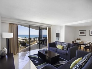 In-room safe, iron/ironing board, cots/infant beds, rollaway beds - Paradise Centre Apartments (Surfers Paradise)