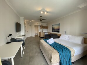 Deluxe Hotel Riverview | Individually decorated, individually furnished, iron/ironing board, WiFi