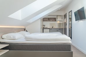 Chambre Triple | Bureau, fer et planche à repasser, Wi-Fi gratuit, draps fournis