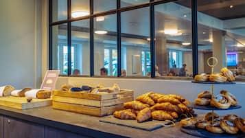 Frukostbuffé varje dag (DKK 109 per person)