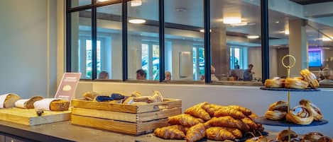 Frukostbuffé varje dag (DKK 109 per person)