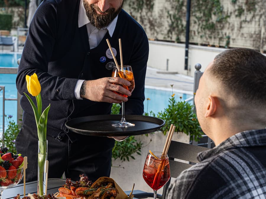 Bar en bord de piscine