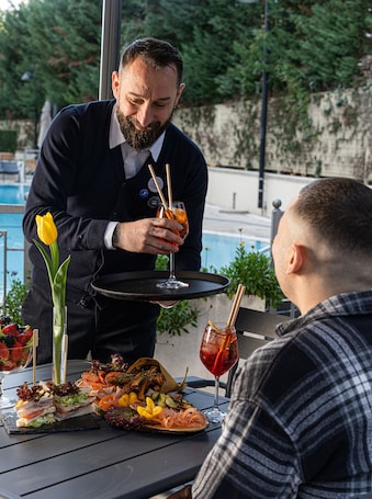 Poolside bar. Novotel Roma Est