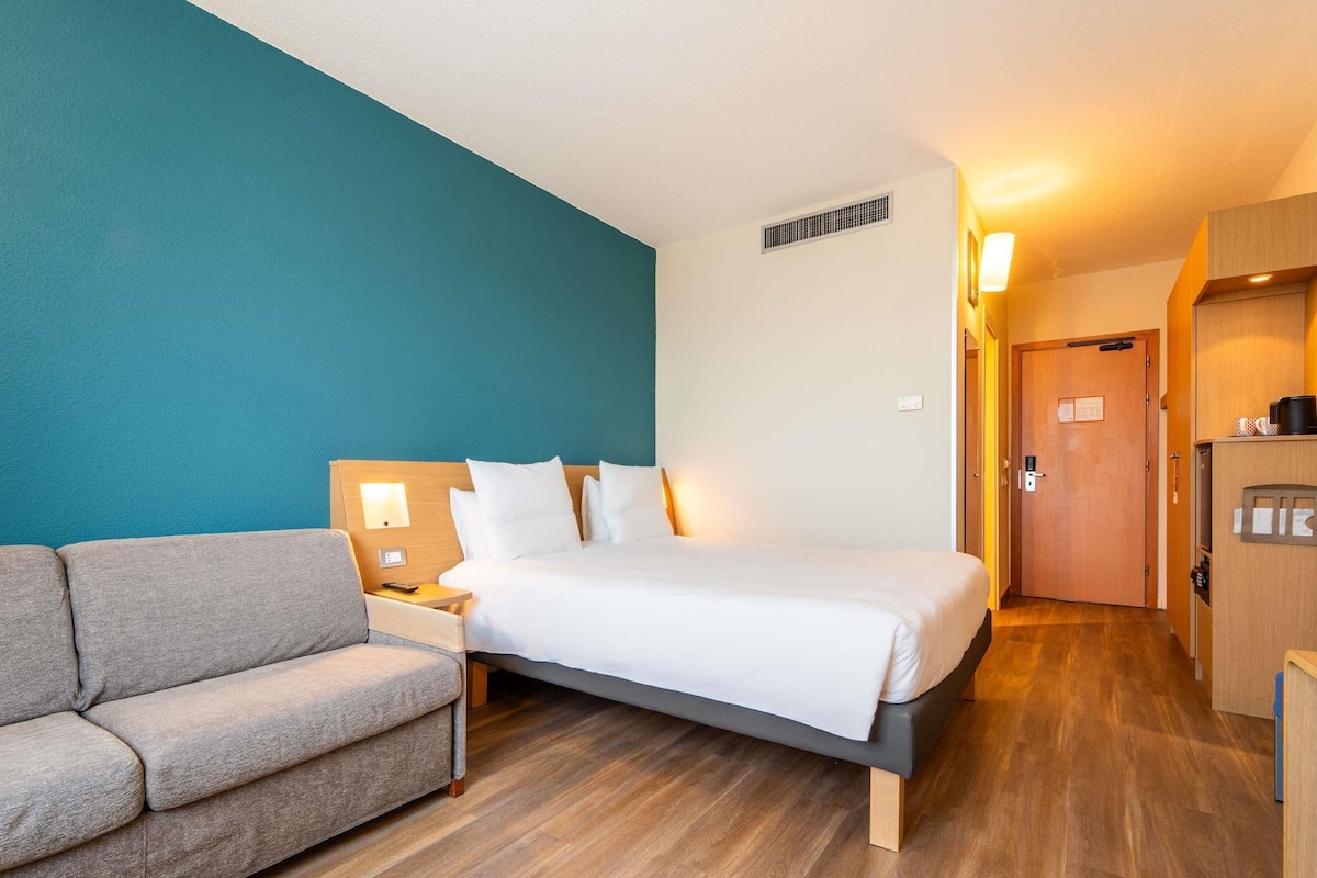 Executive Room (Office with parquet)