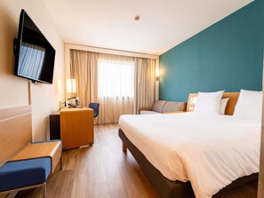 Rom – executive (Office with parquet) | Sengetøy av topp kvalitet, minibar, safe på rommet og skrivebord