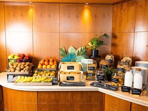 Frokostbuffé hver dag (mot et tillegg)