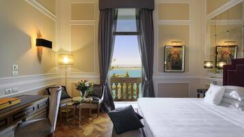 Minibar, una cassaforte in camera, una scrivania, postazione laptop