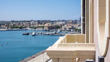 Minibar, in-room safe, desk, laptop workspace