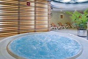 Couples treatment room(s), sauna, hot tub, steam room