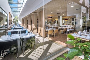 Daily continental breakfast (EUR 10 per person)