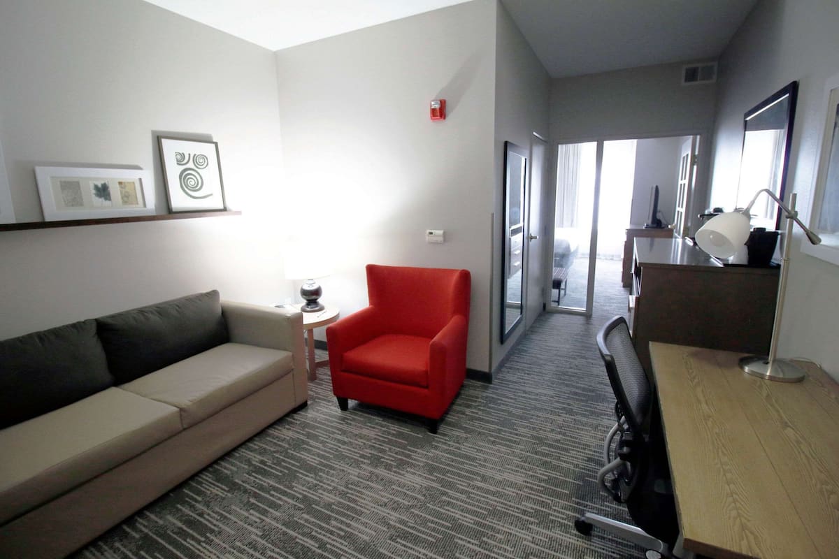 1 bedroom, desk, blackout drapes, soundproofing