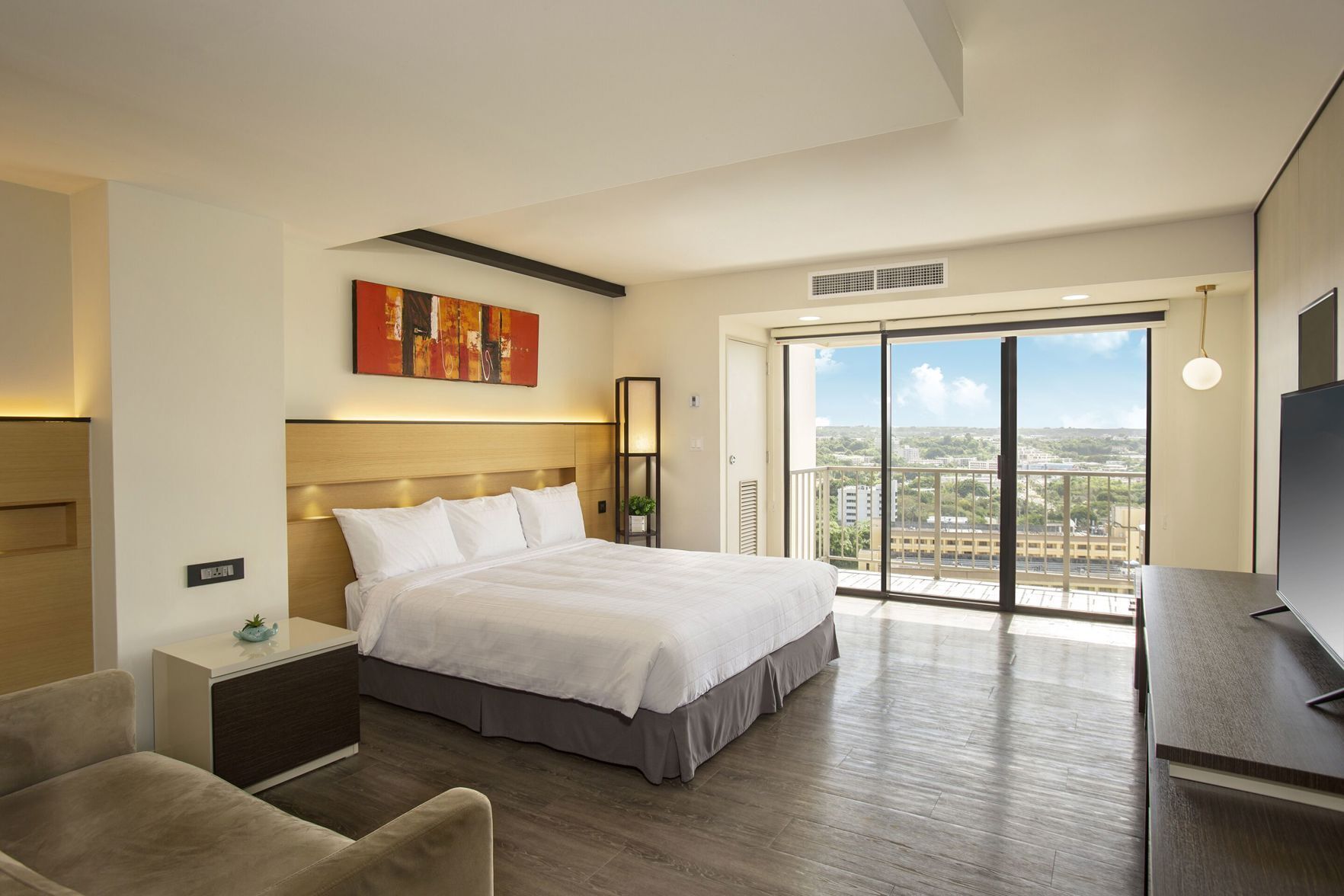 Premium bedding, in-room safe, individually furnished, desk