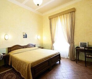 Double or Twin Room | In-room safe, cots/infant beds, free WiFi, wheelchair access - Hotel Oasi Neumann (Cortona)