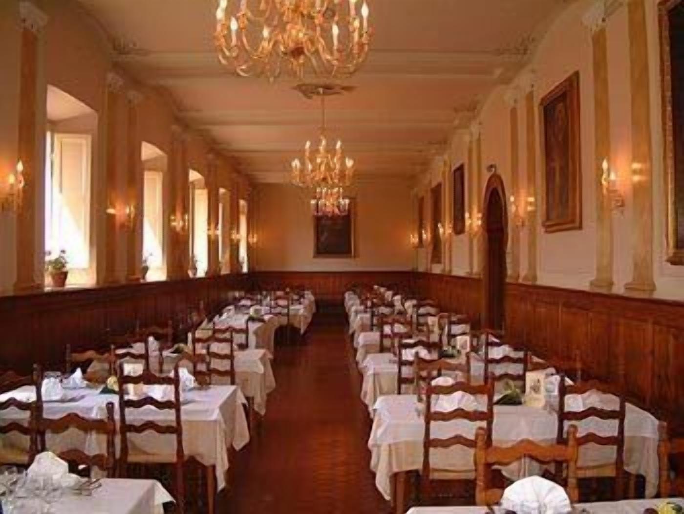 Déjeuner et dîner servis sur place