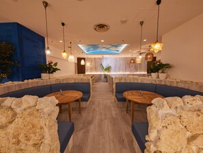 5 restaurantes; se sirven desayunos