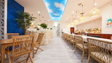 5 restaurants, breakfast served