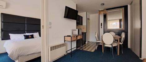 Huoneisto, 1 makuuhuone, terassi, merinäköala (for 4 people) | 1 makuuhuone, ylelliset vuodevaatteet, pimennysverhot