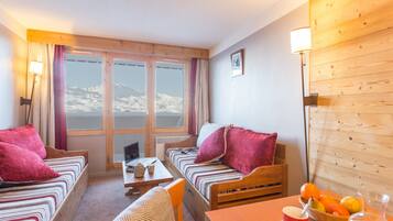 Studio 4 personnes - 1 coin nuit | Iron/ironing board, cribs/infant beds, free WiFi, bed sheets