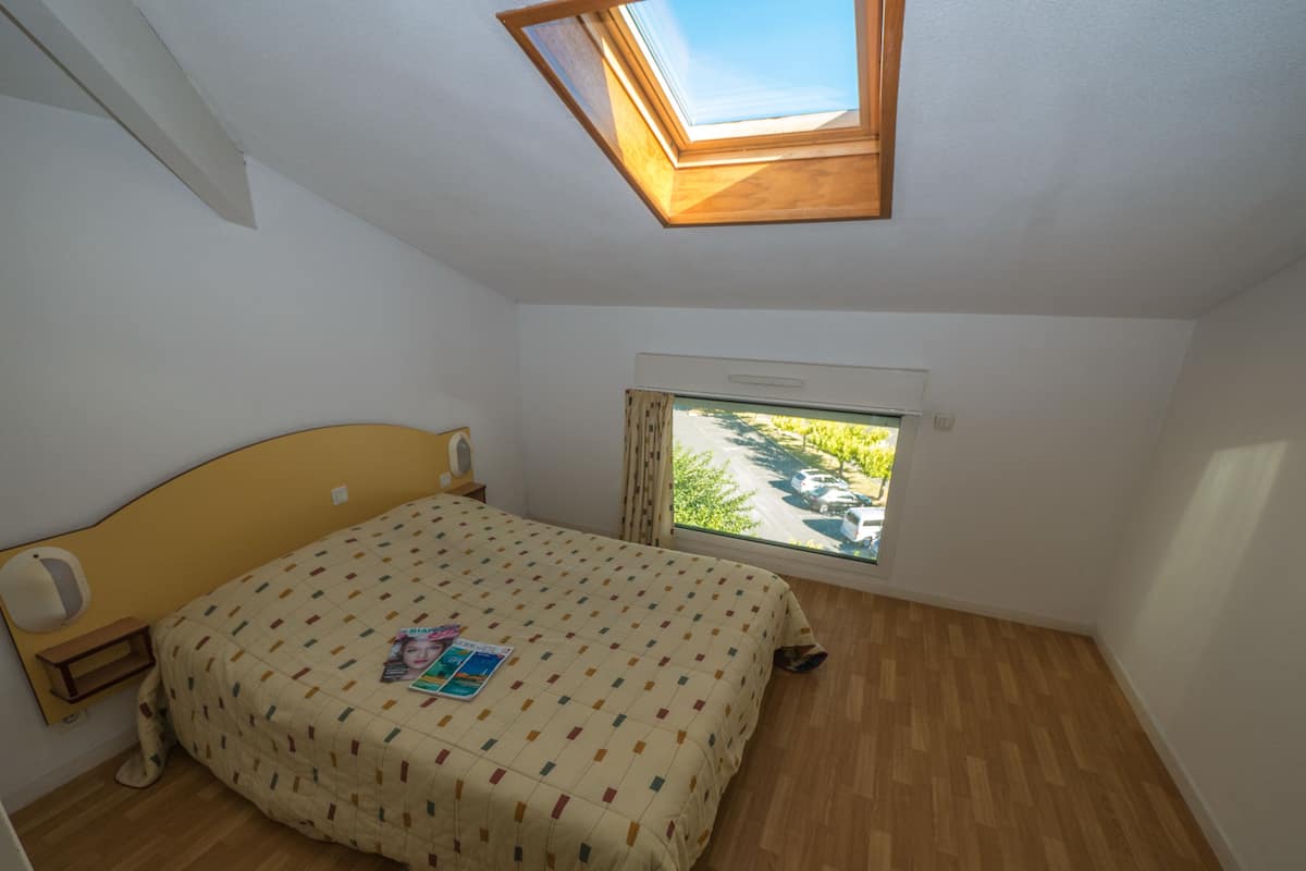 Dúplex, 3 habitaciones (for 8 People) | Cortinas opacas, tabla de planchar con plancha, wifi gratis