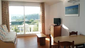 Studio (for 4 persons) | Living room | Flat-screen TV