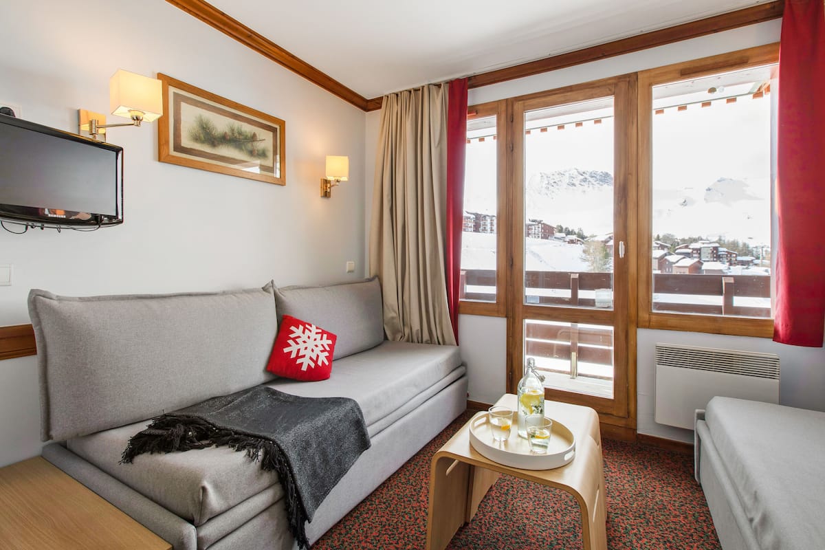Appartement 4 personnes - 1 chambre - Vue montagne | 1 Schlafzimmer, Zimmersafe, Bügeleisen/Bügelbrett, Babybetten