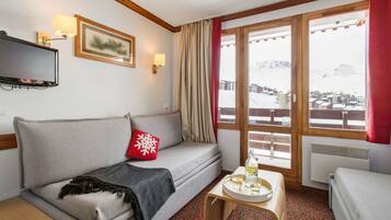 In-room safe, iron/ironing board, cots/infant beds, free WiFi