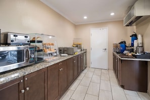 A kitchenette with a toaster, microwave, and coffee maker. - Best Western McKenzie (McKenzie)