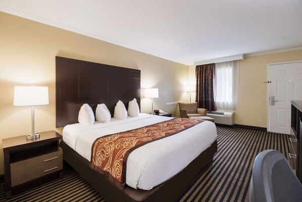 Standard Room, 1 King Bed, Non Smoking, Refrigerator & Microwave | Iron/ironing board, free WiFi, bed sheets - Best Western McKenzie (McKenzie)