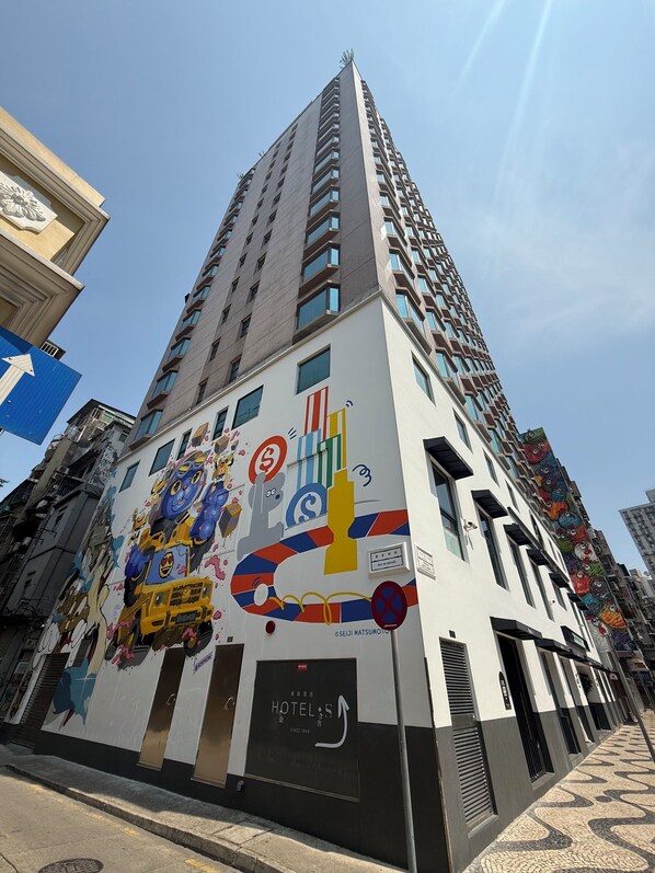 Stunning hotel exterior with a vibrant mural and contemporary architecture.