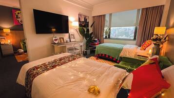 Deluxe Suite | 1 bedroom, desk, blackout drapes, soundproofing