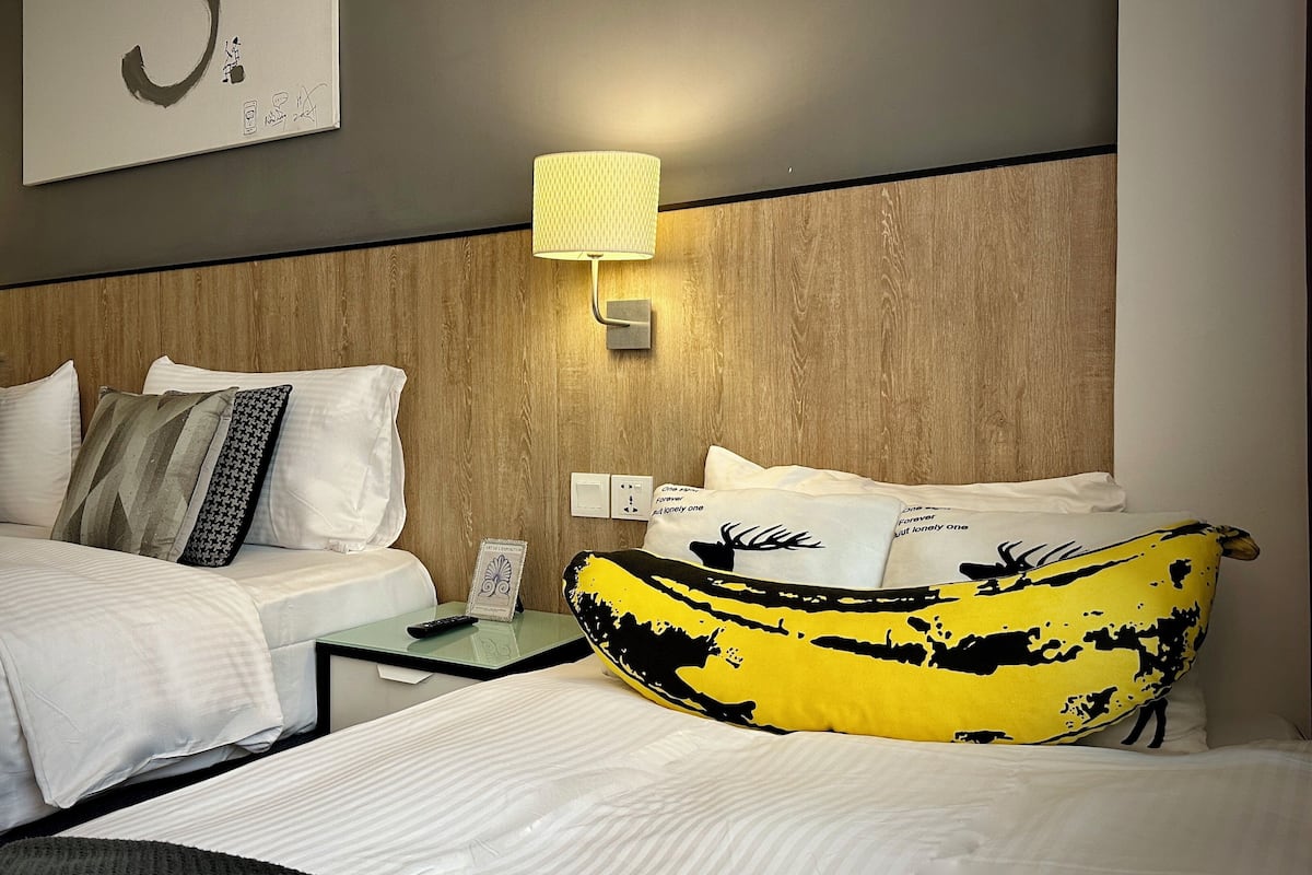 Superior Triple Room | 1 bedroom, desk, blackout drapes, soundproofing