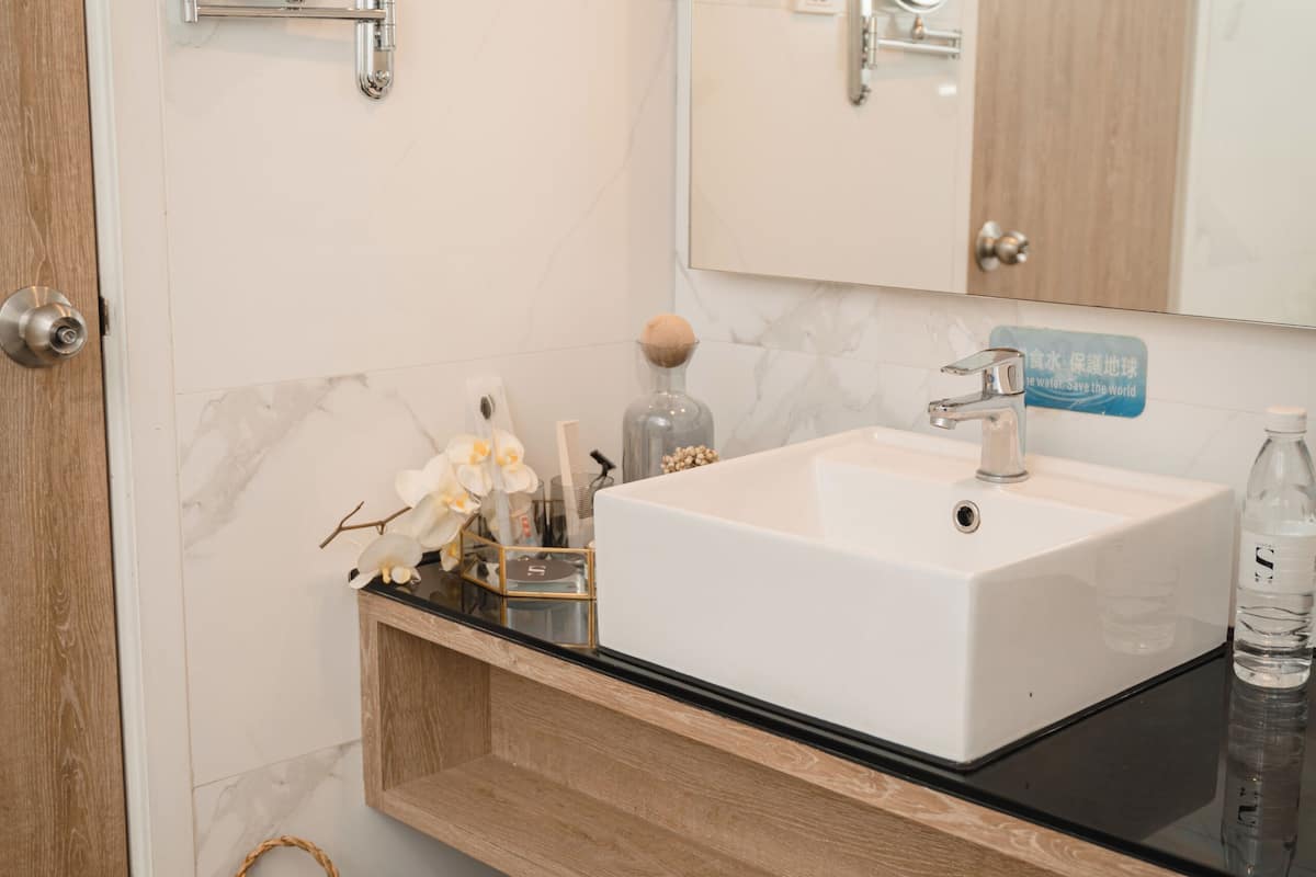 standard room | 1 bedroom, desk, blackout curtains, soundproofing