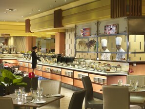 Bữa sáng buffet hàng ngày (56 MYR/mỗi người) 