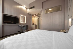 Deluxe Room, 1 King Bed | 1 bedroom, desk, blackout drapes, soundproofing