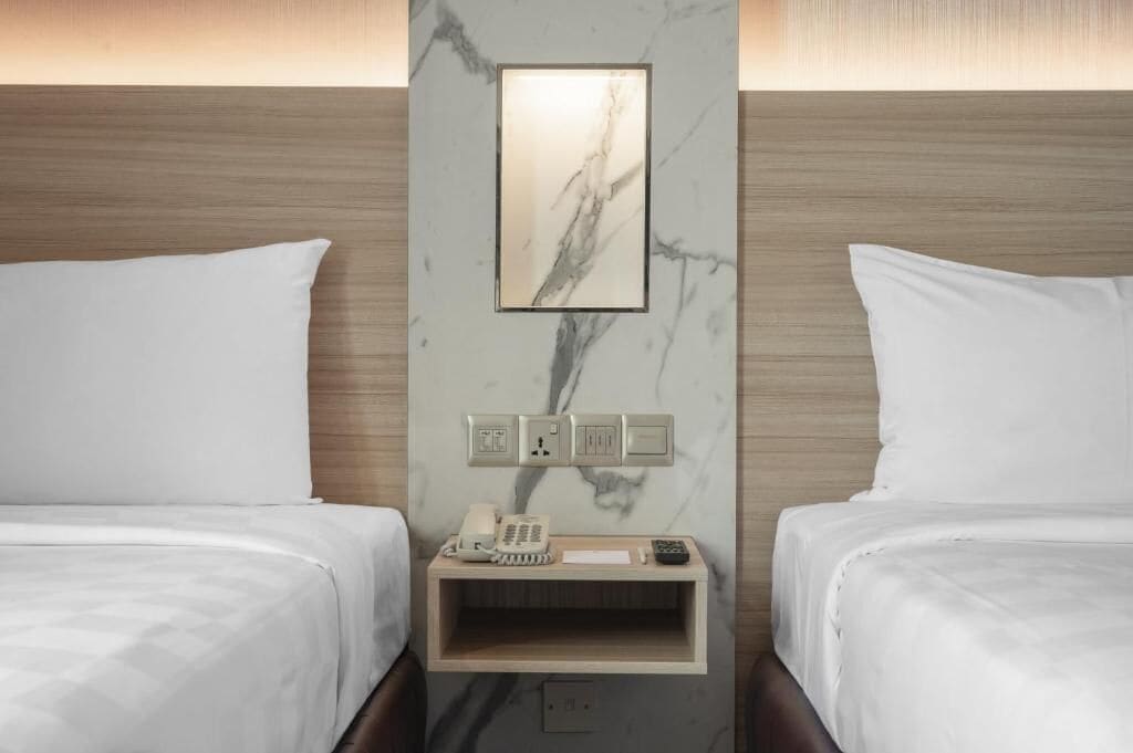 deluxe room, 2 single beds | 1 bedroom, desk, blackout curtains, soundproofing